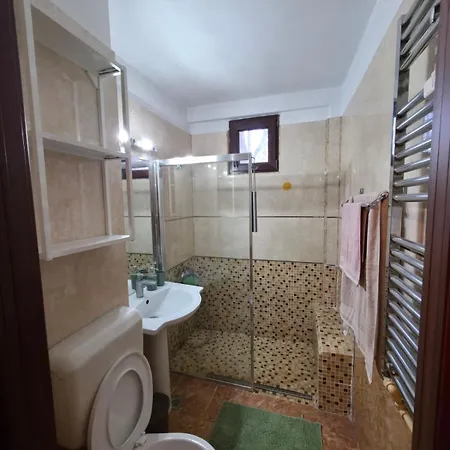 Moghioros Park - Metro Romancierilor 1 Min بوخارست