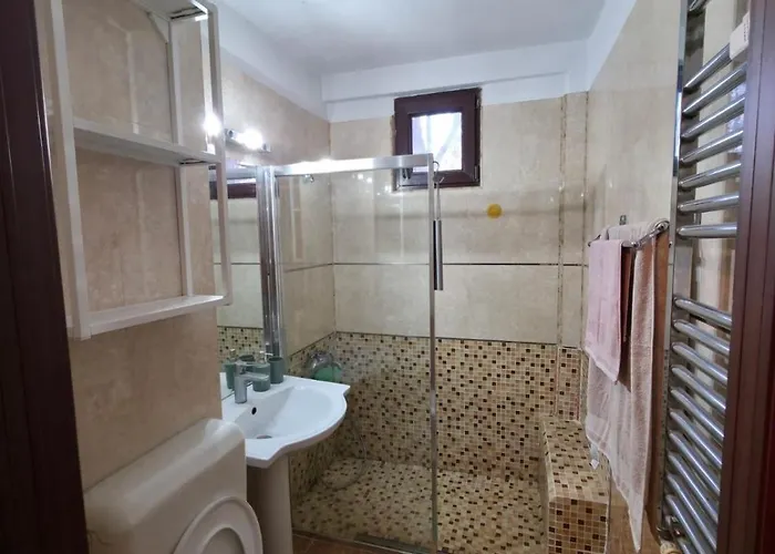 Moghioros Park - Metro Romancierilor 1 Min Bükreş